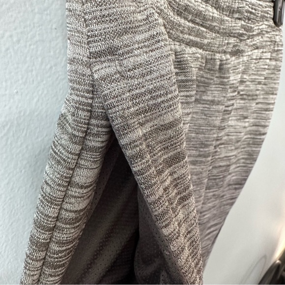 Nike Youth Size Medium Grey Joggers with Drawstrings & Mesh Lined Pockets - Picture 5 of 8